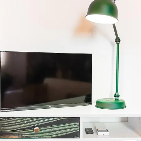 Becky Apartman *